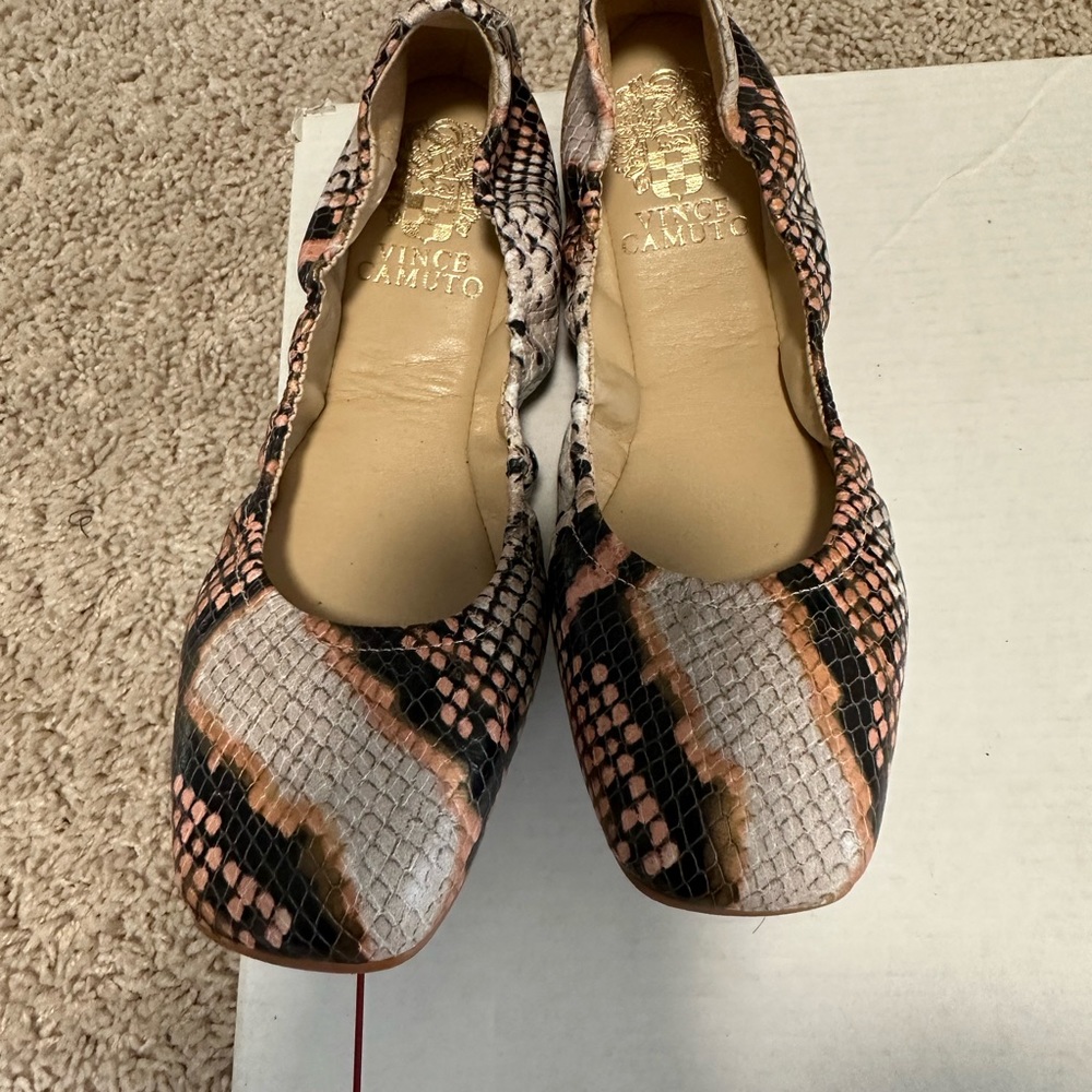 Vince Camuto flat size6.5
